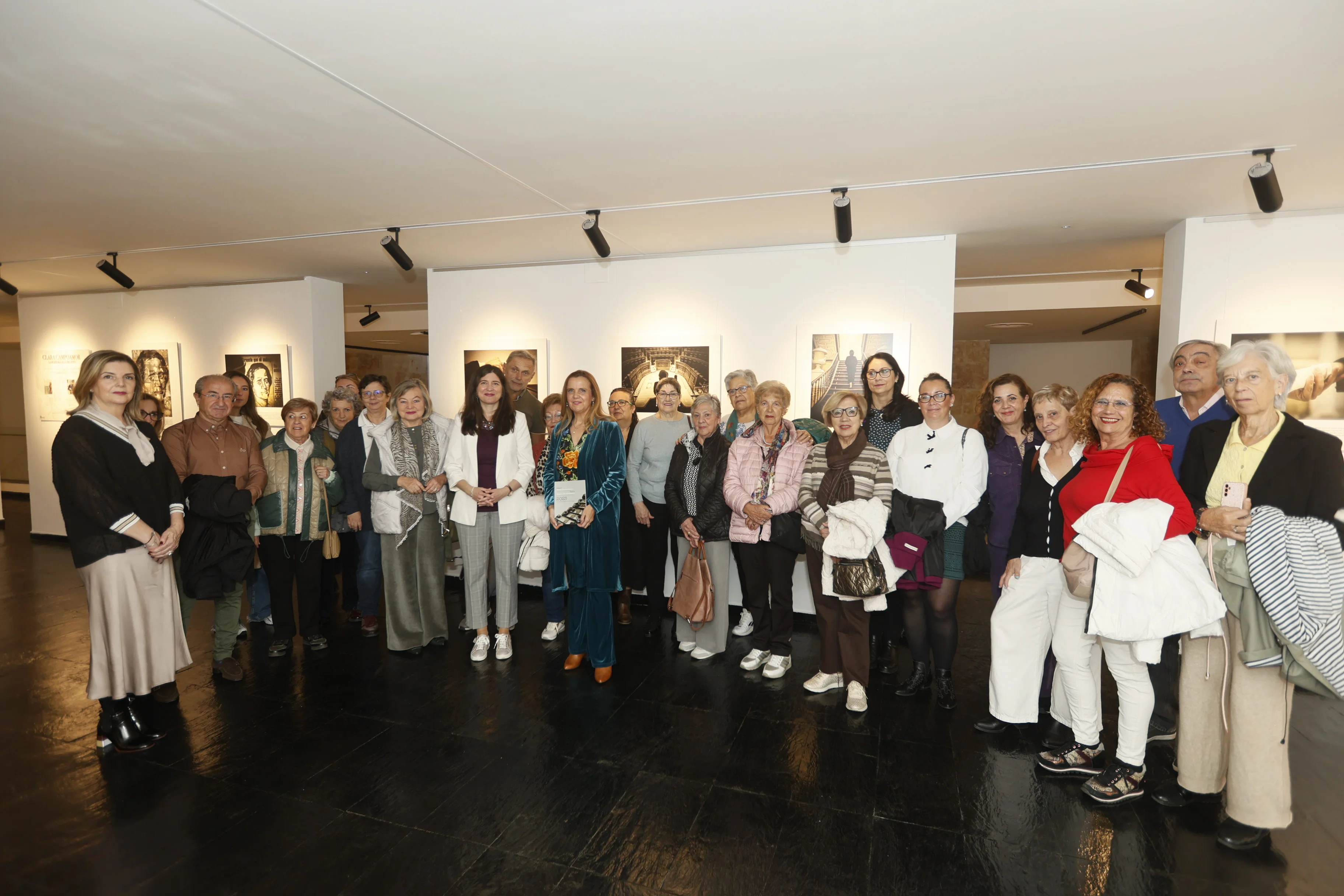 En la piel de Clara Campoamor a través de 16 imágenes que viajan al año 1931